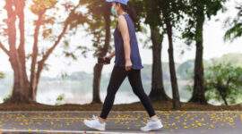 4 Kesalahan Umum Saat Berjalan yang Bisa Picu Nyeri Tubuh dan Berat Badan Naik (Freepik)