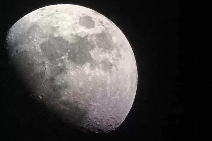 Tiongkok Rancang Teleskop Radio Raksasa di Bulan, Targetkan Ungkap Asal-Usul Alam Semesta (Pexels)