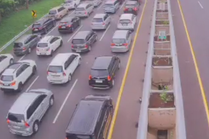 Tol Cipali Mulai Padat! Contra Flow Diberlakukan di KM 162–169, Ini Penjelasannya (ASTRATolCipali)