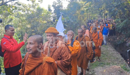 Perjalanan Spiritual: Bhikkhu Thudong Tempuh Rute Bangkok-Borobudur, Singgah di Semarang