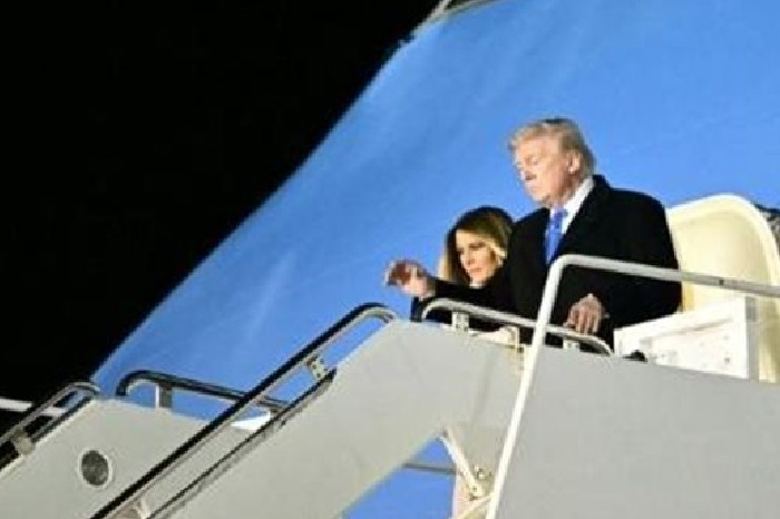 Donald Trump Rayakan Ulang Tahun Istrinya di Air Force One