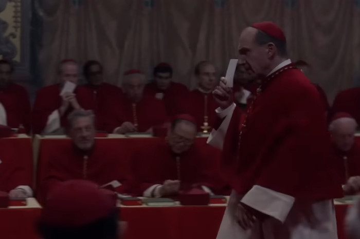 Nonton Film Conclave (2025) Sub Indo, Drama Politik dan Agama (Focus Features)