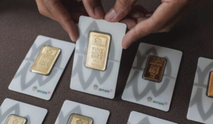 Emas Antam Anjlok, Harga Terkini di Bawah Rp1 Juta
