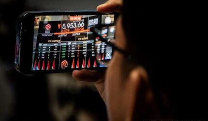 Saham Asing Diobral Saat IHSG Naik: Peluang atau Jebakan?