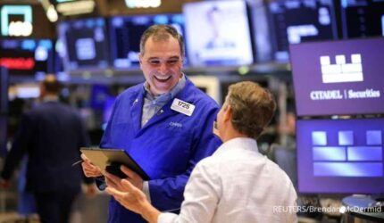Wall Street Meroket: Kenaikan Saham Teknologi Picu Pelemahan Harga Emas
