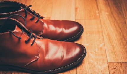 Aturan Lengkap Melepas Sepatu di Dalam Pesawat: Kapan Boleh dan Kapan Tidak