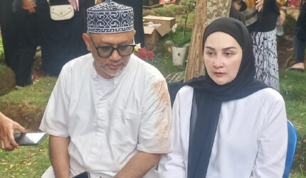 Kisah Haru Mona Ratuliu: Mengenang Perjuangan Mendiang Ayah Melawan Penyakit