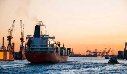 Inggris Jatuhkan Sanksi: Kapal Tanker Minyak Rusia Rp396 Triliun Ditargetkan