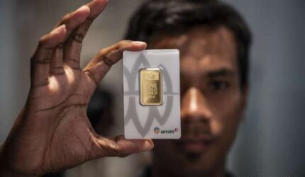 Harga Emas Antam Anjlok Rp10.000, Kini Rp1.902.000