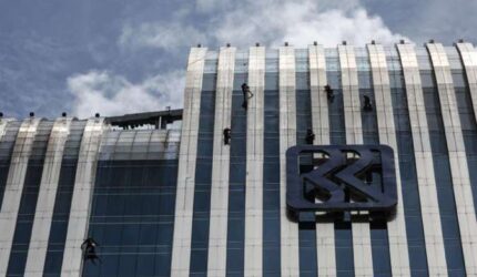 Saham BBRI: Analis Ungkap Peluang Investasi Pasca Kinerja Kuartal I-2025