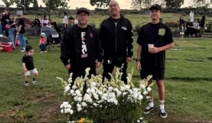 Seringai Ziarah ke Makam Ricky Siahaan: Kenangan dan Piknik Bersama
