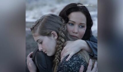 Elle Fanning Jadi Effie Trinket Muda di Film Hunger Games Terbaru?