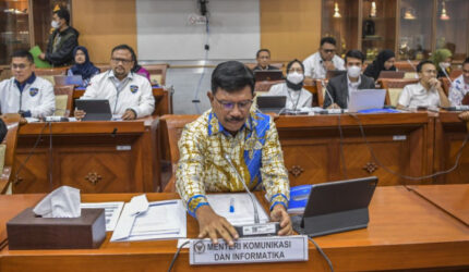 Johnny G Plate Gigit Jari: PK Ditolak, Vonis 15 Tahun Penjara Tetap!