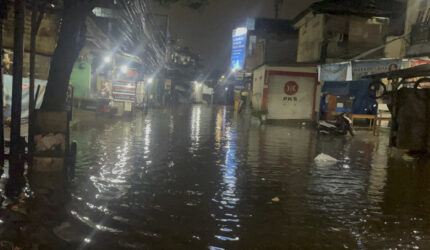 Banjir Kemang Jakarta Selatan: Jalan Ditutup Akibat Air 40 Cm