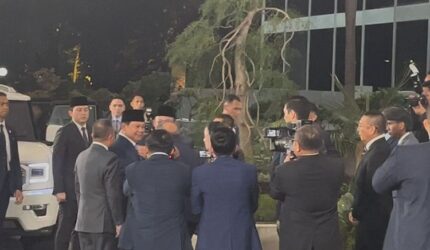 Prabowo Subianto: Kedatangan Mendadak di DPR Bersama Letkol Teddy, Disambut Ketua Puan