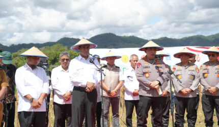 Mentari dan Kapolri Pantau Panen Raya: Rp 5 Triliun untuk Serap Jagung Petani