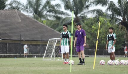 Pieter Huistra Berduka: PSS Sleman Terdegradasi, Ungkapan Emosi Pelatih Menyentuh Hati!
