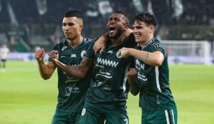 Liga 1 Memanas: PSS Sleman Taklukkan Persija, Persis Ditahan Imbang!