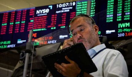 Wall Street Melemah Tipis, Perundingan AS-China Jadi Sorotan Investor