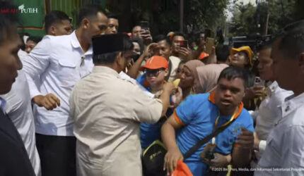 Momen Prabowo Peluk Anak Berkebutuhan Khusus Usai Dampingi Bill Gates Tinjau MBG