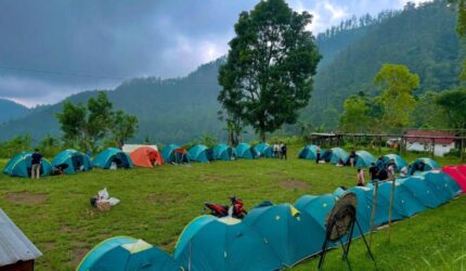 Wisata Alam Karanganyar: Spot Foto Gunung Lawu, Cuma 30 Menit!