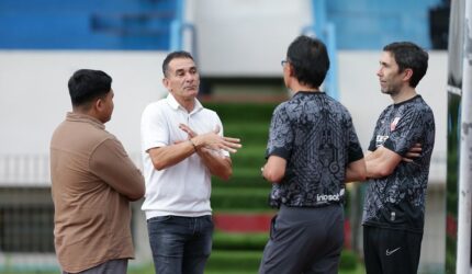 Ong Kim Swee: Reputasi Gemilang Poles Pemain Muda, Vanenburg Tertarik?