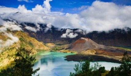 Libur Waisak 2025: Panduan Mendaki Rinjani dan Semeru, Kapan Waktu Ideal?