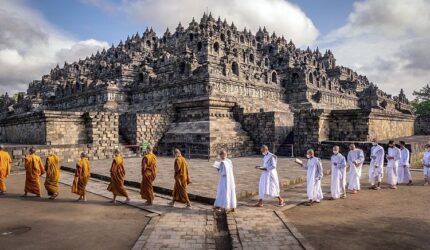 Rayakan Waisak 2025: 10 Destinasi Wisata Buddhis Terbaik di Indonesia