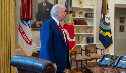 Tarif Impor Trump Diblokir: Mahkamah Agung AS Batasi Kekuasaan Presiden!
