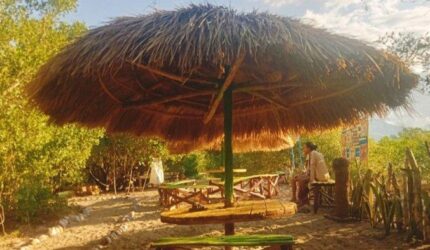 Pesona Pantai Nangasule Maumere NTT: Liburan Seru & Edukatif di Taman Baca Mini