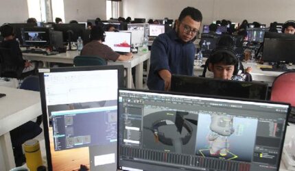 Kecerdasan Buatan: Riset UMN Ungkap Peran Kreatif Manusia Tetap Tak Tergantikan