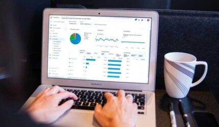 Panduan Lengkap Investasi Saham Blue Chip: Keuntungan dan Risiko
