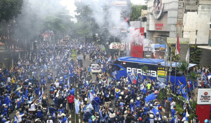 Euforia Juara Persib: Ribuan Bobotoh Sambut Tim di Balai Kota