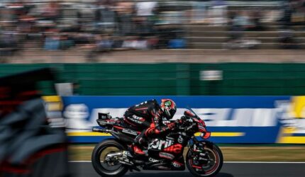 Bezzecchi Taklukkan Drama, Juara MotoGP Inggris 2025!