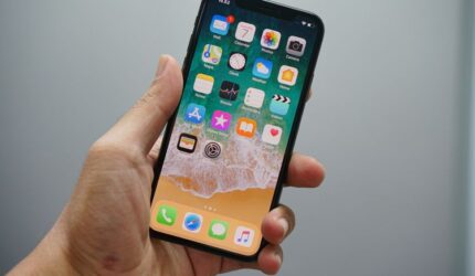 iPhone Macet? Ini 3 Cara Restart Tanpa Sentuh Layar!