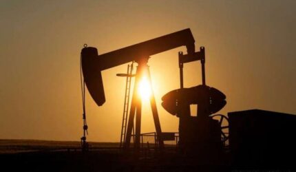 Harga Minyak Brent Sentuh US$ 66, WTI Naik: Analisis Kenaikan 21 Mei