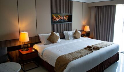 Panduan Lengkap: Memilih Penginapan Ideal, Hotel, Hostel, atau Homestay?