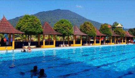 Liburan Seru: 2 Kolam Renang Indah di Banten dengan Pemandangan Gunung Memukau