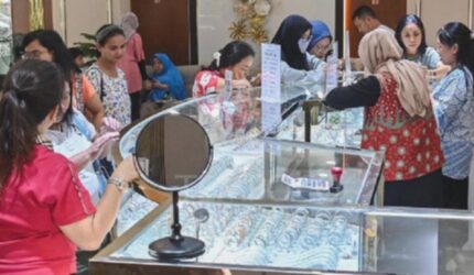 Harga Emas Antam Anjlok, Cek Update Terbarunya Hari Ini