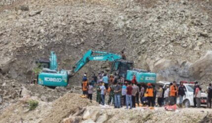 Tragis, Penjual Minuman Tertimbun Longsor Gunung Kuda Cirebon