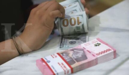Rupiah Jebol! Dolar AS Sentuh Rp 16.228, Apa Penyebabnya?