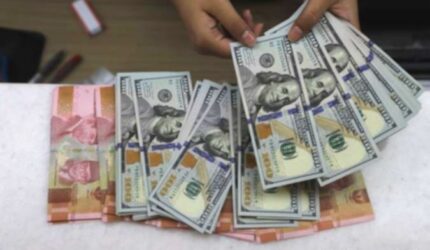 Rupiah Menguat, Dolar AS Melemah? Analis Ungkap Faktor Pemicunya!