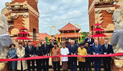Bali di Polandia, Pura Megah dan Rumah Tradisional Hadir!