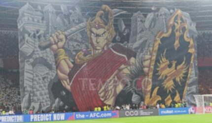 Tifo Raksasa Warnai Laga Indonesia vs Cina, Suporter Bikin Merinding!