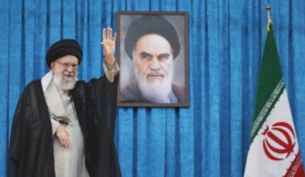 Ayatollah Khamenei Serukan Perang, Iran Siap Hadapi Konflik?