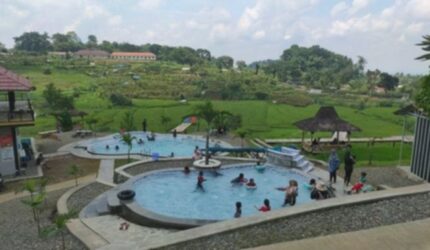 Sawah Bengkok Majalengka: Cafe Hits, Kolam Renang, Liburan Seru!