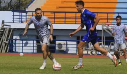 Bojan Hodak Panggil 7 Pemain Asing, 4 Pemain Persib Hengkang
