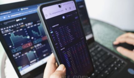 Top 10 Saham Top Gainers: PNSE, KRAS, FORE Terbang Tinggi!