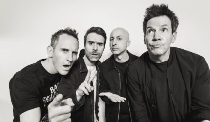 Simple Plan Rilis Trailer “The Kids in the Crowd”, Film Dokumenter Terbaru!