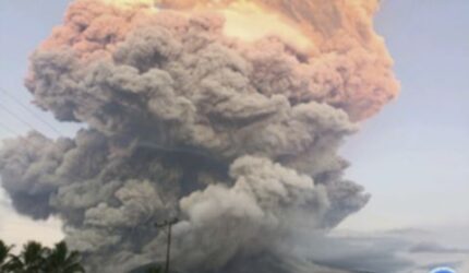 Lewotobi Laki-laki Erupsi Dahsyat, Abu Vulkanik 10 Km!